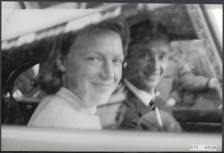 Reeks 018-0888 tm 018-0892 Irene en Carel-Hugo bezoeken een dienst in de R.K.-K, Bestanddeelnr 018-0889