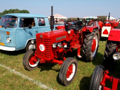 Red McCormick international Farmall D-320