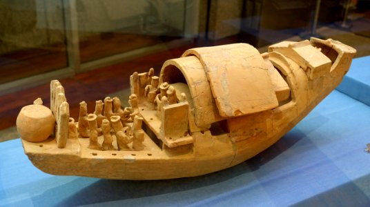 Red pottery duck with drum and figurines, Eastern Han, from Tomb No. 14, Liangjundong, Sanhe Village, Guicheng Town, Gui County (Guigang City) - Hong Kong Museum of History - DSC01052