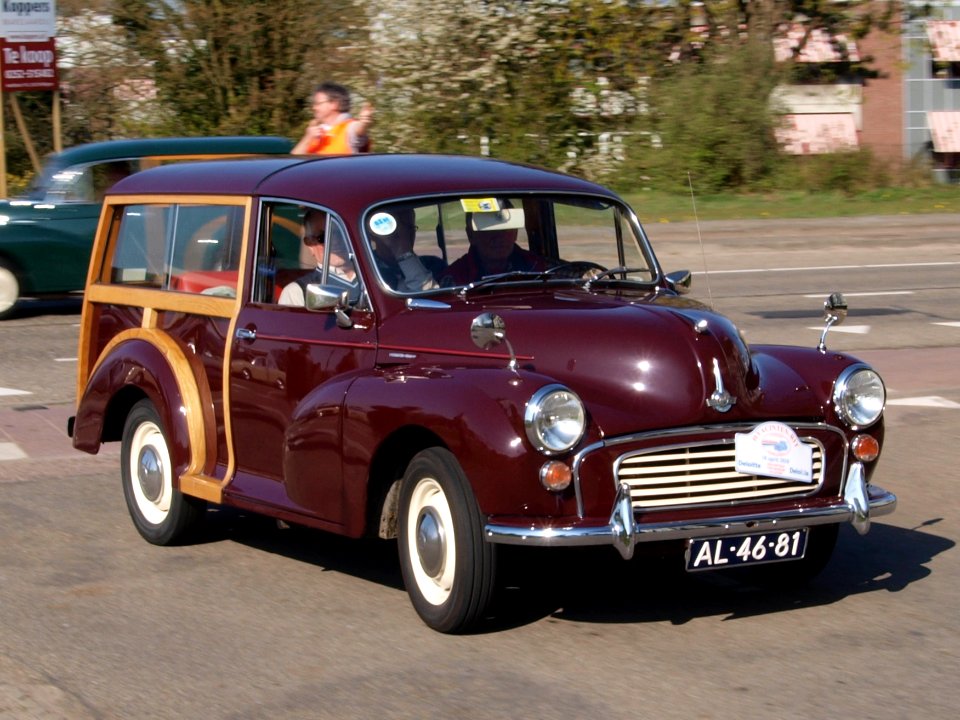 Red Morris Minor Traveller (1968) Dutch licence registration AL-46-81, pic8