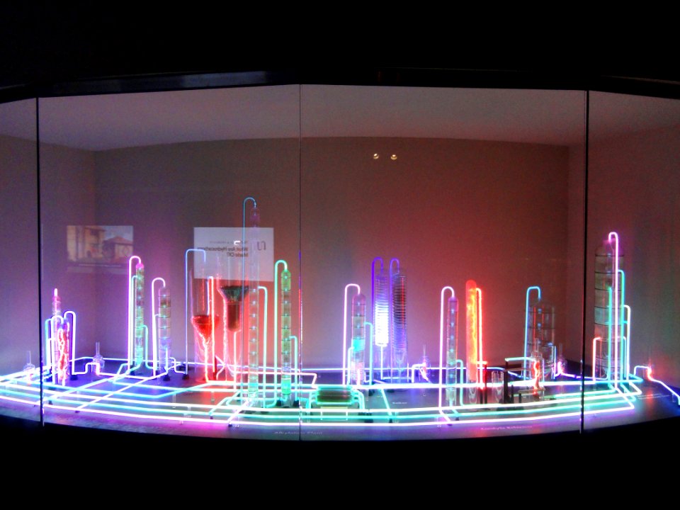 Refinery model - Houston Museum of Natural Science - DSC01353
