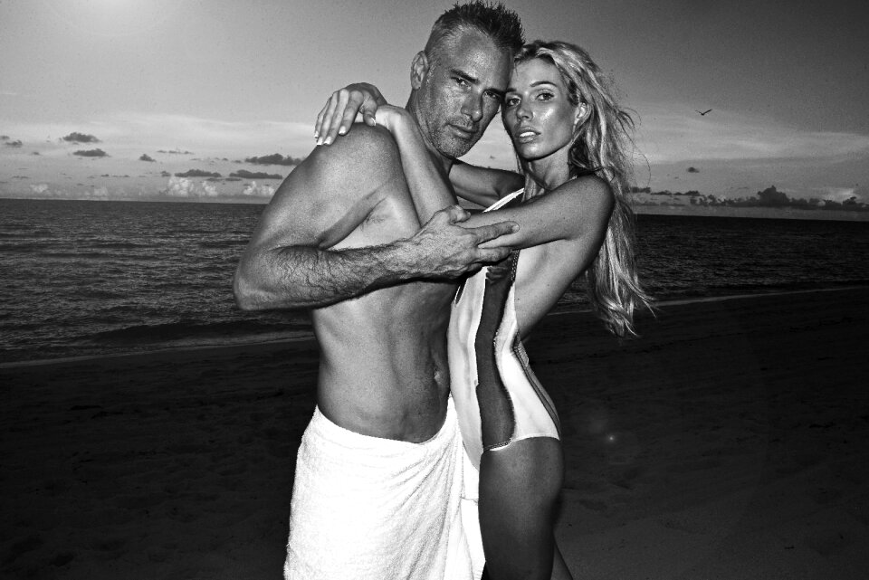 Abs couple beach love