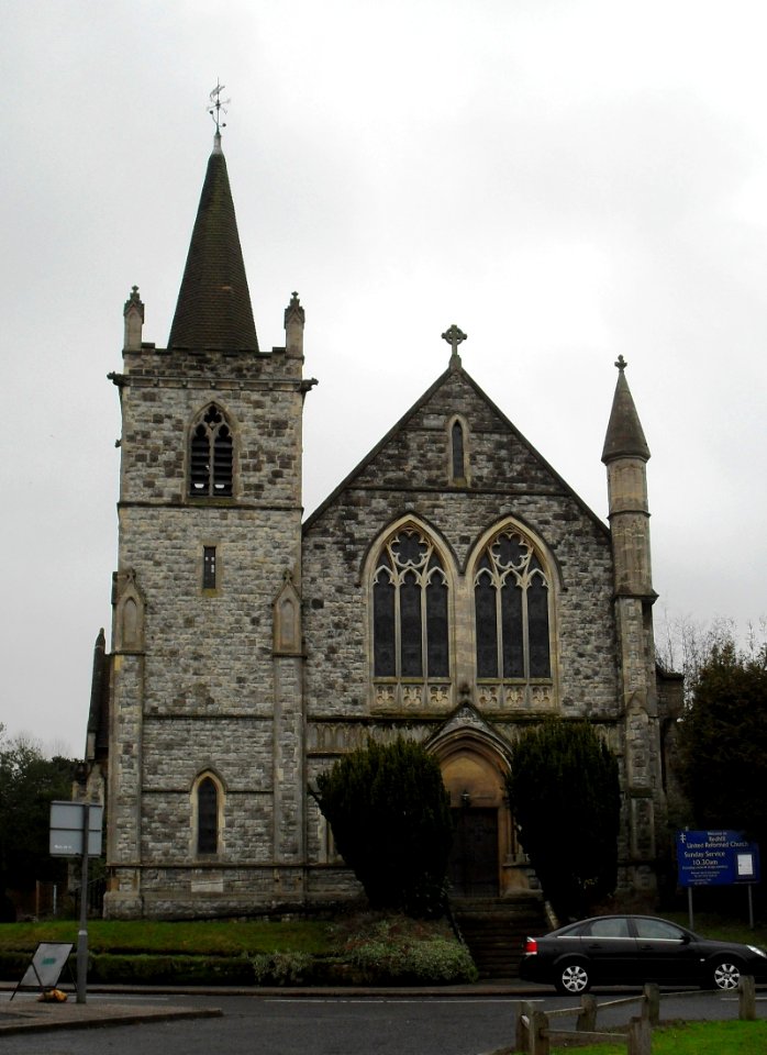 Redhill United Reformed Church, Shaw's Corner, Redhill (January 2011) (1)