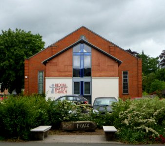 Redhill Baptist Church, Hatchlands Road, Redhill (June 2013) (3)