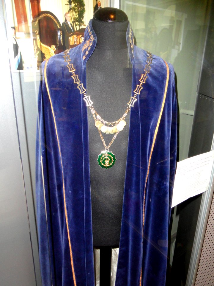 Rector's robe and chains, College of Veterinary Medicine - Arppeanum - DSC05125