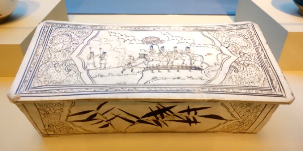 Rectangular pillow with figures in landscape, China, Hebei province, approx. 1100-1234 AD (Song, Liao, or Jin dynasties), ceramic with white slip, clear glaze, overglaze- Asian Art Museum of San Francisco - DSC01353