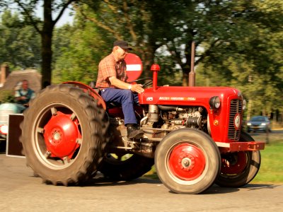 Red Massey Ferguson 35X pic1