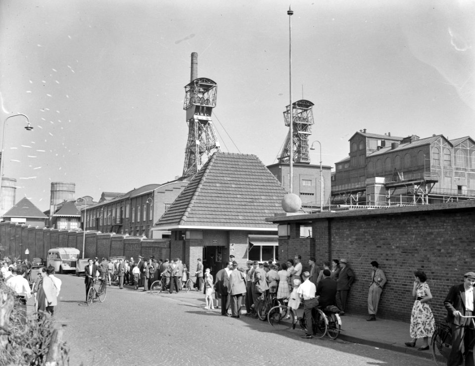 Redding van 3 mijnwerkers uit Willem-Sophiamijn. Op donderdag 18 augustus 1955, , Bestanddeelnr 907-2905