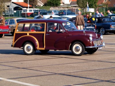 Red Morris Minor Traveller (1968) Dutch licence registration AL-46-81, pic6