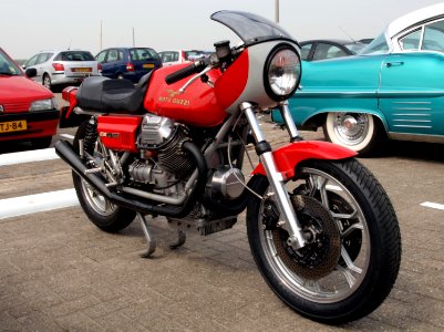 Red Moto Guzzi 850 Le Mans pic1