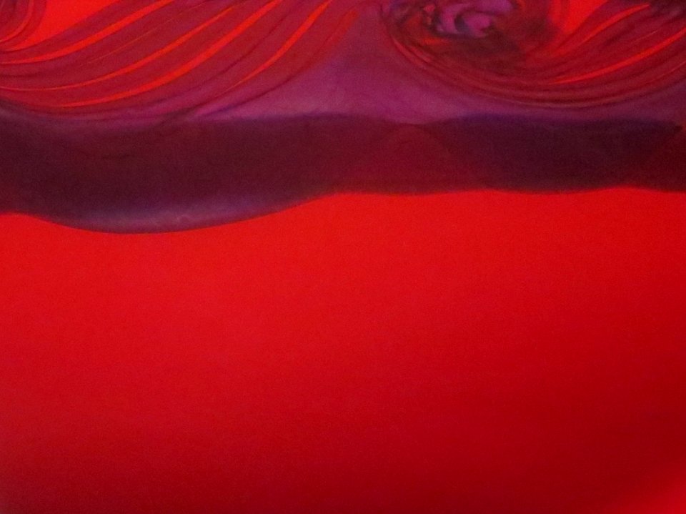 Red art - Glass vase by Louis Comfort Tiffany, early 20th century, Dayton Art Institute (cropped)
