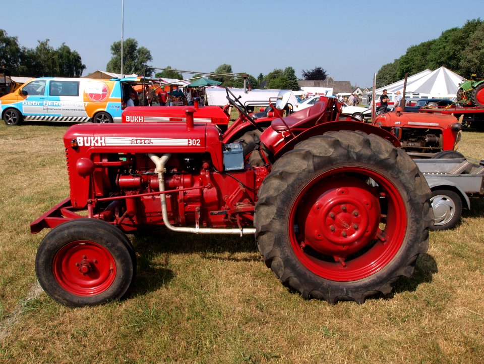 Red BUKH diesel pic1