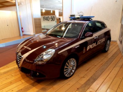 Red Alfa Romeo Italian Police car photo-2 photo