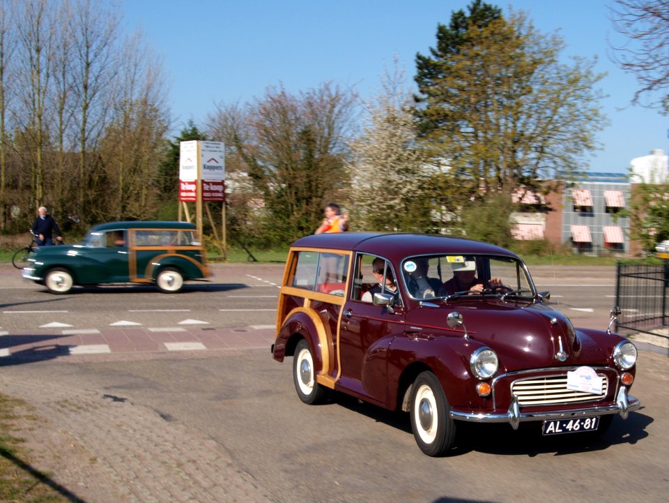 Red Morris Minor Traveller (1968) Dutch licence registration AL-46-81, pic9