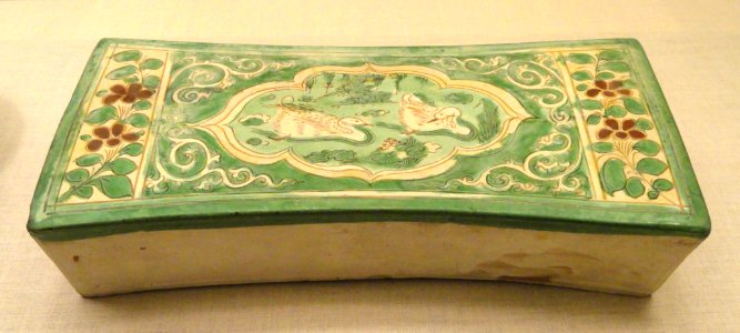 Rectangular Pillow, late 12th to 13th century, Jin Dynasty, China, cizhou-type ware, earthenware with brown, green, and yellow glazes with incised mandarin ducks in lily pond - Art Institute of Chicago - DSC00288
