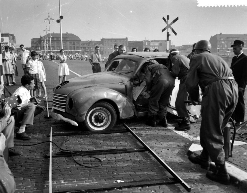 Reddingsdemonstratie in Scheveningen, Bestanddeelnr 910-6688