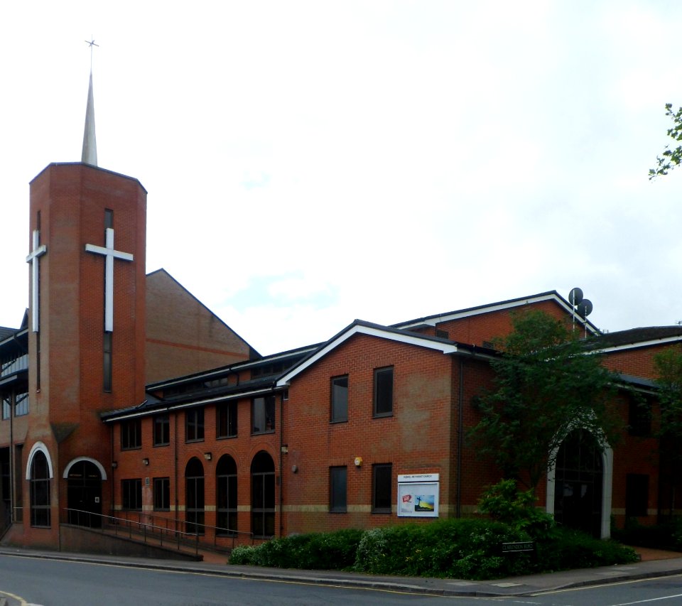 Redhill Methodist Church and Centre, Gloucester Road, Redhill (June 2013) (2)