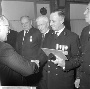 Redders van schipbreukelingen Ping An , onderscheiden te Terheide, Bestanddeelnr 918-7714