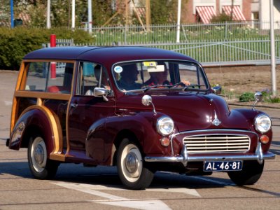 Red Morris Minor Traveller (1968) Dutch licence registration AL-46-81, pic5