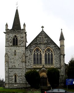 Redhill United Reformed Church, Shaw's Corner, Redhill (January 2011) (2)