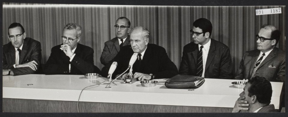 Reeks 091-1187, 091-1188 delegatie van kamerleden teruggekeerd uit Roemenie, Bestanddeelnr 091-1187
