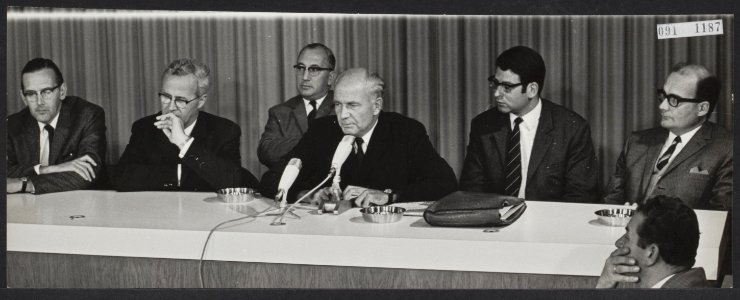 Reeks 091-1187, 091-1188 delegatie van kamerleden teruggekeerd uit Roemenie, Bestanddeelnr 091-1187