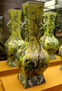 Rectangular Vase, Kangxi Reign, 1662-1722, famille jaune enamels on bisquit porcelain - National Gallery of Art, Washington - DSC09810