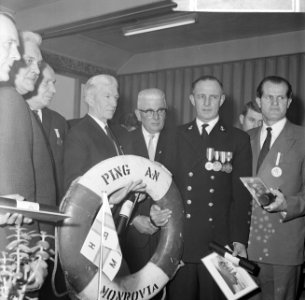 Redders van schipbreukelingen Ping An , onderscheiden te Terheide, een gedeelte , Bestanddeelnr 918-7712