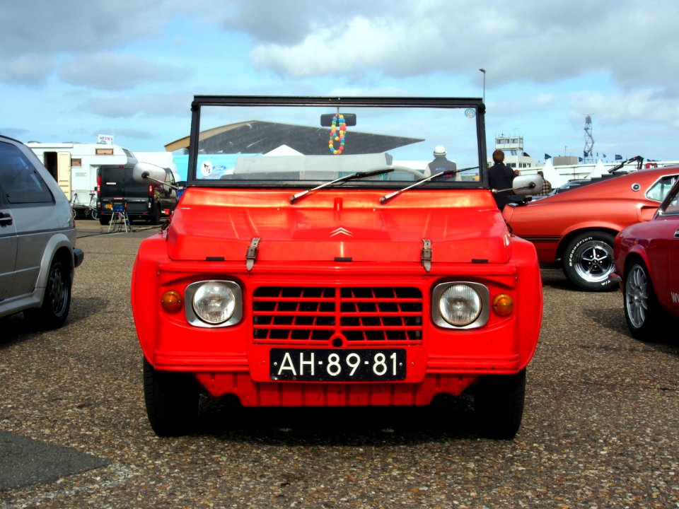 Red 1971 Citroën Dyane 6 Mehari pic4
