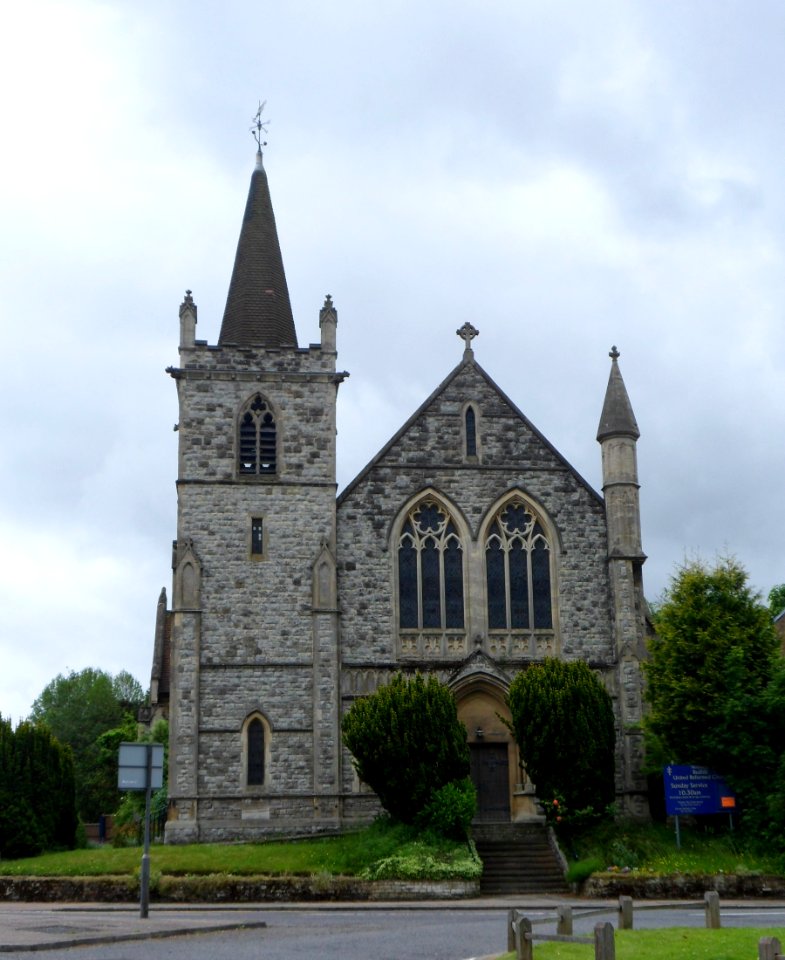 Redhill United Reformed Church, Shaw's Corner, Redhill (June 2013) (1)