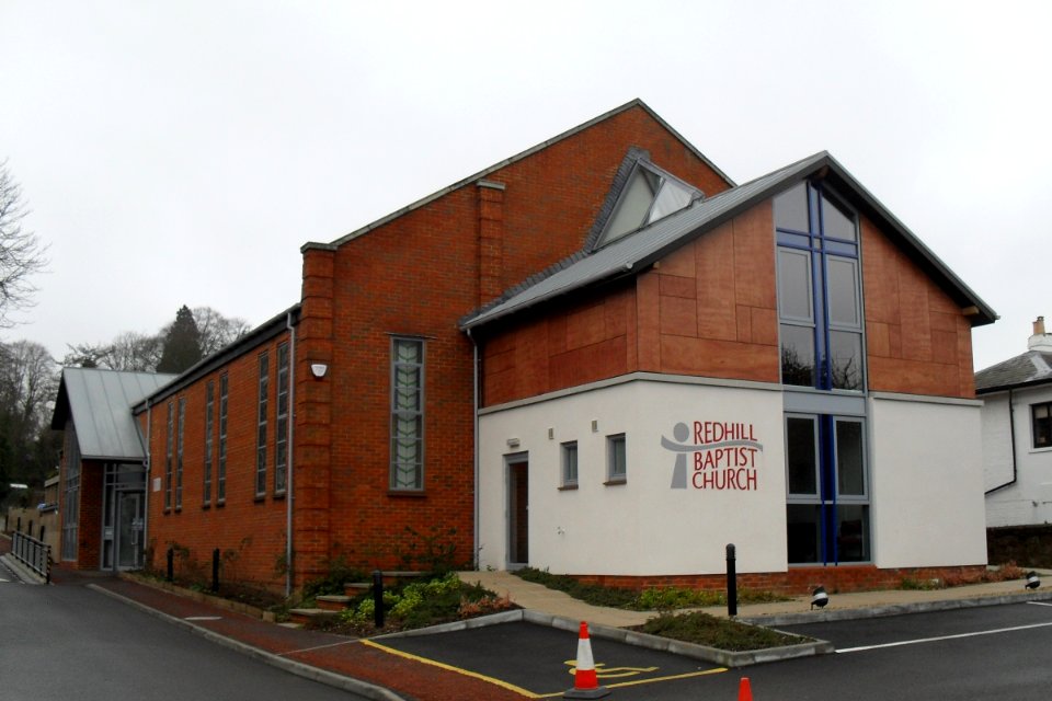 Redhill Baptist Church, Hatchlands Road, Redhill (January 2011) (3)