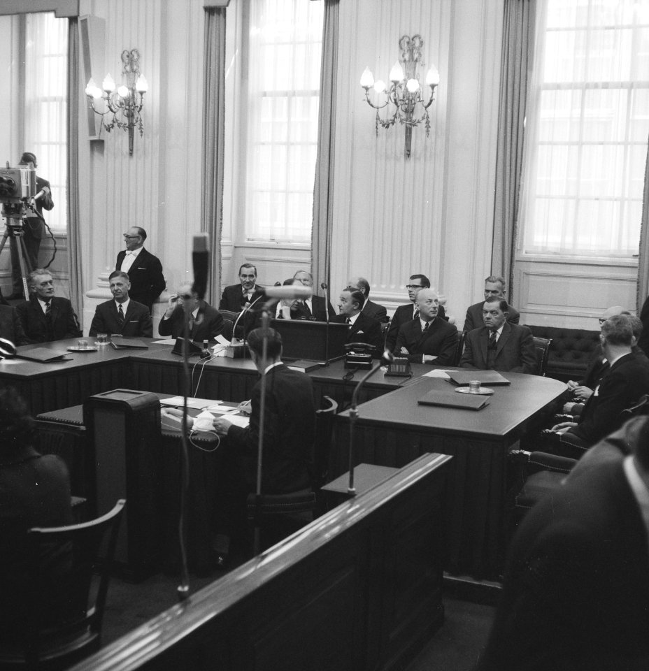 Regeringsverklaring door Minister President De Jong in Tweede Kamer , regeringst, Bestanddeelnr 920-2412