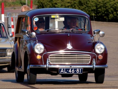 Red Morris Minor Traveller (1968) Dutch licence registration AL-46-81, pic4