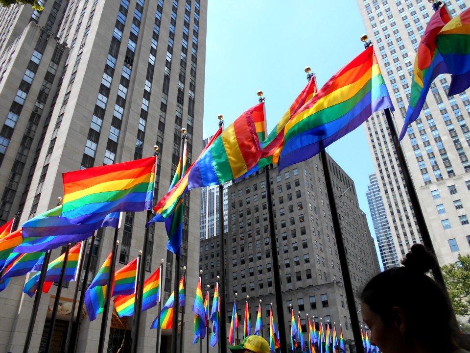 Regenbogen fahnen Rockfeller Plaza
