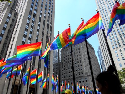 Regenbogen fahnen Rockfeller Plaza