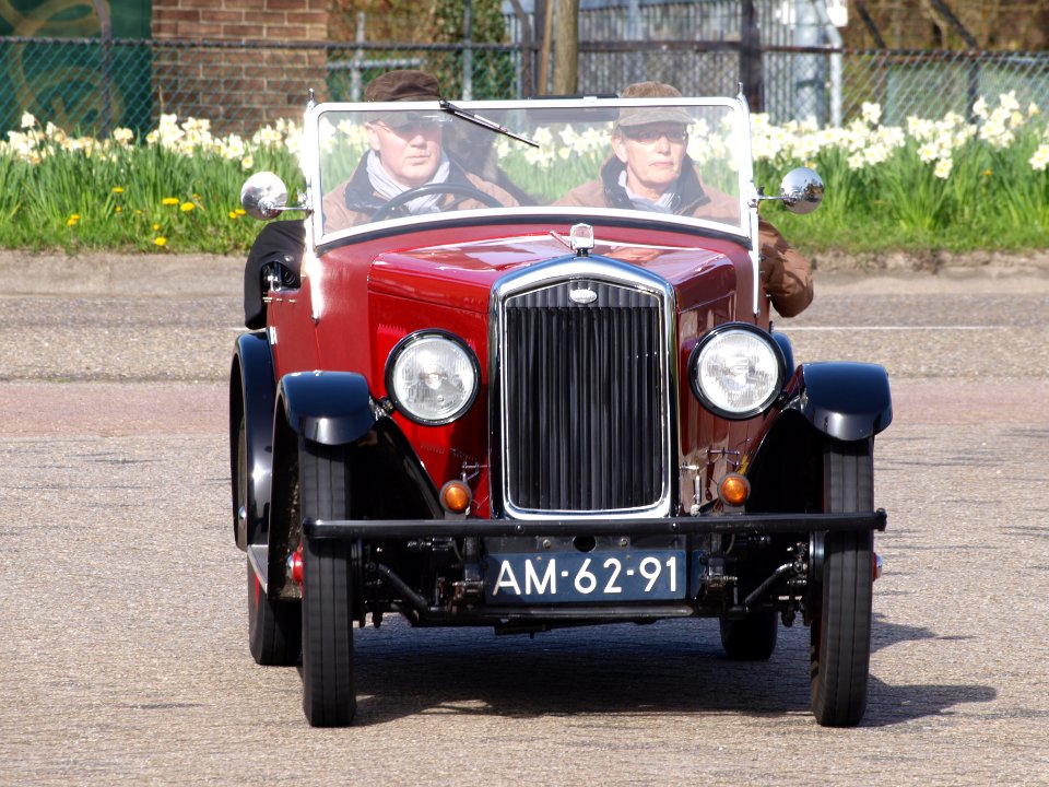 Red Wolseley Hornet, Dutch registration AM-62-91 pic-001