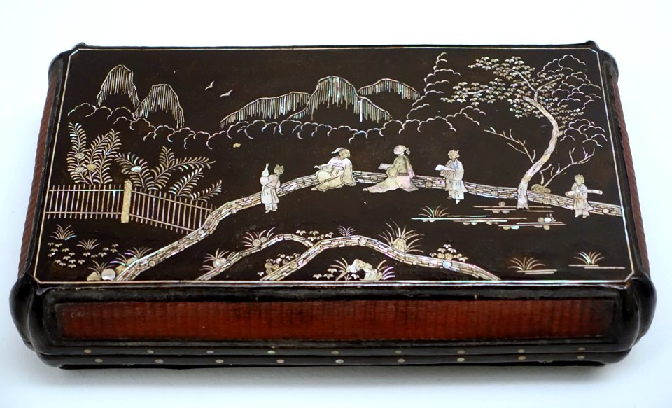 Rectangular container, China, Ming dynasty, lacquer, mother-of-pearl, and bamboo plaiting - Linden-Museum - Stuttgart, Germany - DSC03512