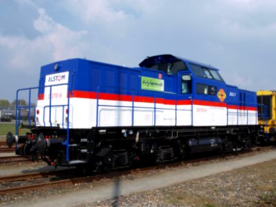 Reel Feeding Alstom 203 701-8 Diesel loc at Port of Rotterdam p4 05April2009