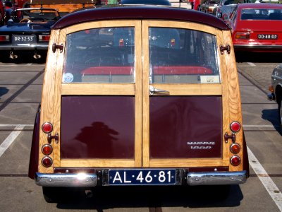 Red Morris Minor Traveller (1968) Dutch licence registration AL-46-81, pic7
