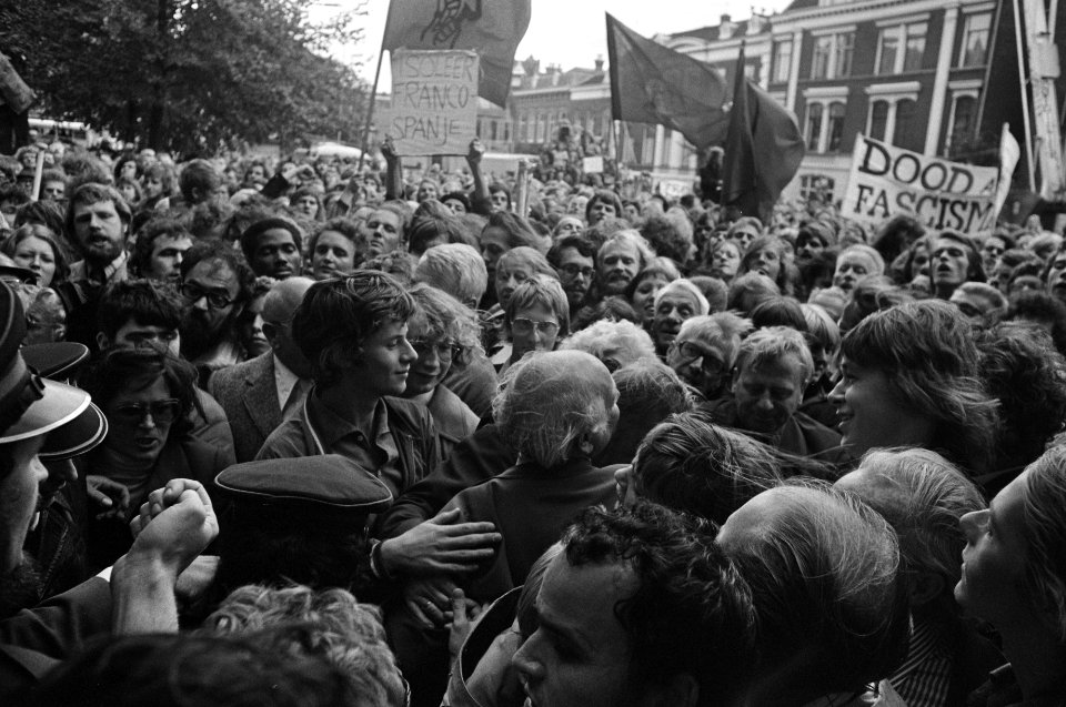 Regering demonstreert tegen doodvonnissen in Spanje in Utrecht overzicht demons, Bestanddeelnr 928-1746