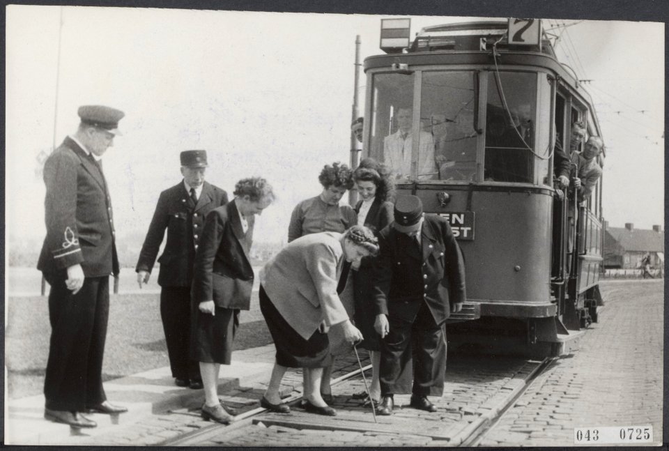 Reeks 043-0725 tm 043-0727 inzet conductrices op de Amsterdamse tram, Bestanddeelnr 043-0725