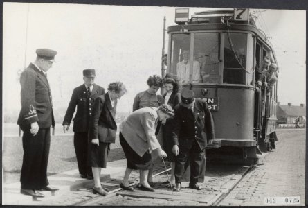 Reeks 043-0725 tm 043-0727 inzet conductrices op de Amsterdamse tram, Bestanddeelnr 043-0725