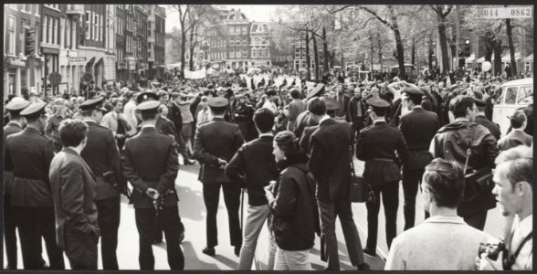 Reeks 044-0862 tm 044-0863. Protest tegen de Vietnamoorlog, Bestanddeelnr 044-0862