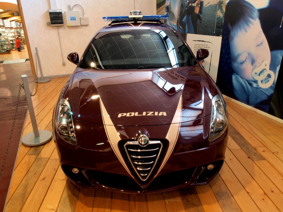 Red Alfa Romeo Italian Police car photo-1