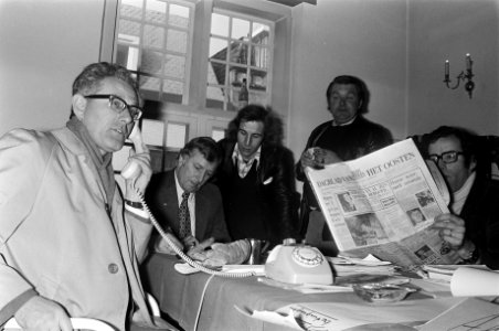 Redactie Dagblad van het Oosten staakt en demonstreert Almelo stakende redacteu, Bestanddeelnr 927-7625