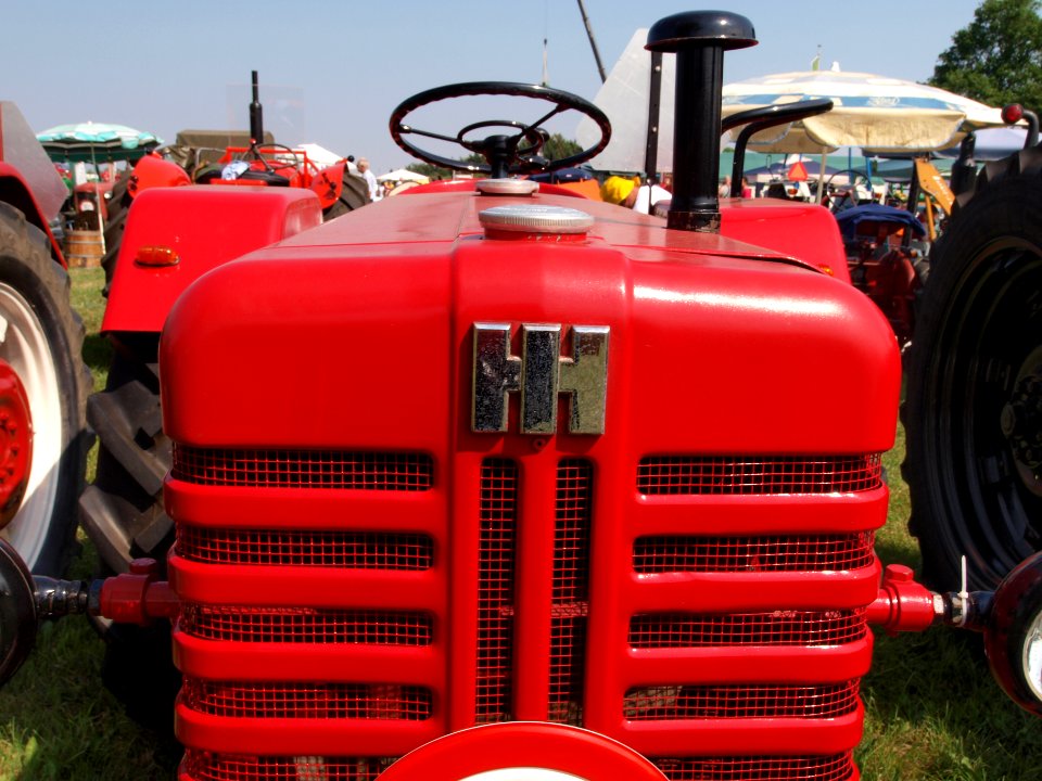 Red McCormick international Farmall D-320 pic2