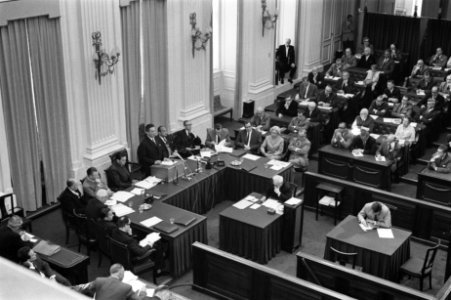 Regeringsverklaring in Tweede Kamer Achter regeringstafel Bogaers, de Jong, Ve, Bestanddeelnr 915-3930