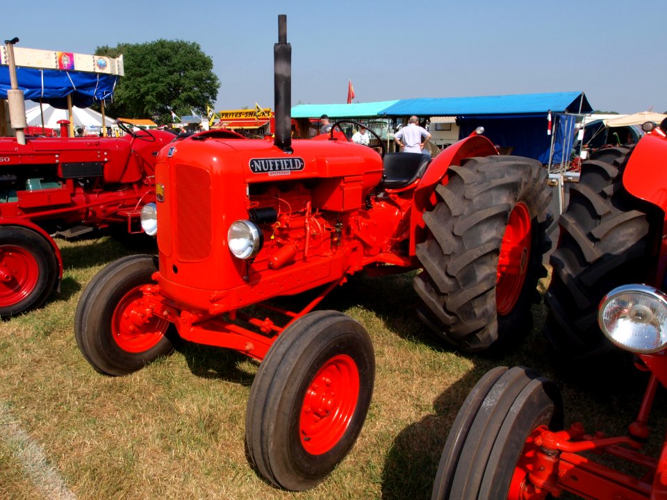 Red Nuffield Universal pic1