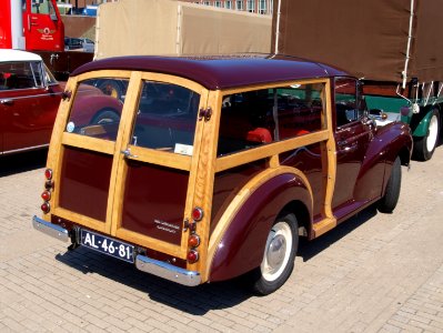 Red Morris Minor Traveller (1968) Dutch licence registration AL-46-81, pic1