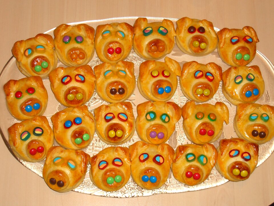 Cake danish pastry piglet